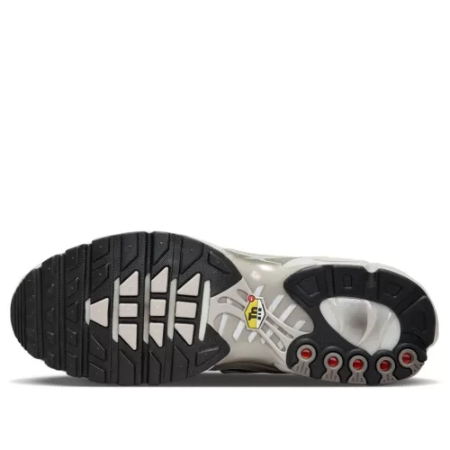 Nike Air Max Plus Year of The Snake alacsony szárú sneaker – termékfotó, oldalnézet