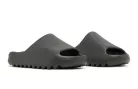 adidas Yeezy Slide Dark Onyx sneaker – termékfotó, oldalnézet