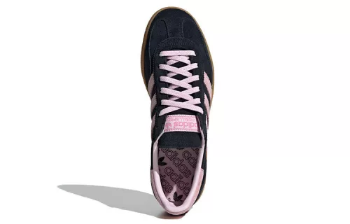 adidas Handball Spezial Core Black Clear Pink Gum (Women's) alacsony szárú sneaker – termékfotó, oldalnézet