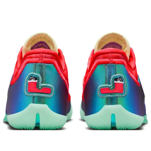 Nike LeBron 23 Stocking Stuffer magas szárú sneaker – termékfotó, oldalnézet