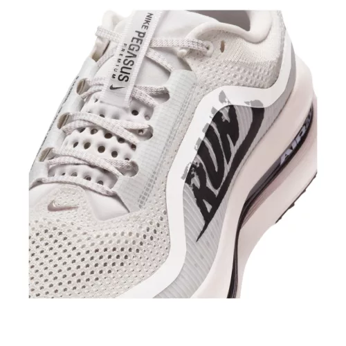 Nike Air Zoom Pegasus Premium Run alacsony szárú sneaker – termékfotó, oldalnézet