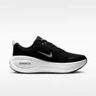 Nike Vomero Plus Extra Wide 'Black Cool Grey' alacsony szárú sneaker – termékfotó, oldalnézet