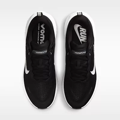 Nike Vomero Plus Extra Wide 'Black Cool Grey' alacsony szárú sneaker – termékfotó, oldalnézet