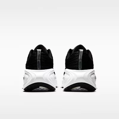 Nike Vomero Plus Extra Wide 'Black Cool Grey' alacsony szárú sneaker – termékfotó, oldalnézet