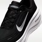 Nike Vomero Plus Extra Wide 'Black Cool Grey' alacsony szárú sneaker – termékfotó, oldalnézet