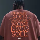 Nike Solo Swoosh Men's T-Shirt Red Sepia – termékfotó, oldalnézet
