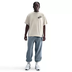 Nike Solo Swoosh Men's T-Shirt Light Khaki – termékfotó, oldalnézet