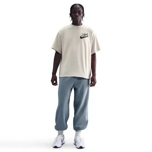 Nike Solo Swoosh Men's T-Shirt Light Khaki – termékfotó, oldalnézet