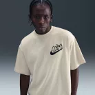 Nike Solo Swoosh Men's T-Shirt Light Khaki – termékfotó, oldalnézet