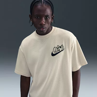Nike Solo Swoosh Men's T-Shirt Light Khaki – termékfotó, oldalnézet