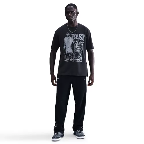 LeBron 'Best In Class' Men's Basketball T-Shirt Off-Noir – termékfotó, oldalnézet