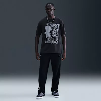 LeBron 'Best In Class' Men's Basketball T-Shirt Off-Noir – termékfotó, oldalnézet