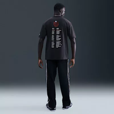 LeBron 'Best In Class' Men's Basketball T-Shirt Off-Noir – termékfotó, oldalnézet