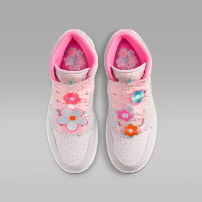 Jordan 1 Mid ALT SE Spring Flowers (GS) közepes szárú sneaker – termékfotó, oldalnézet