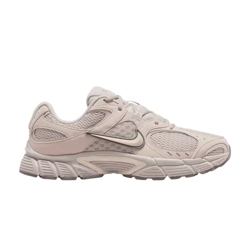 Nike V5 RNR 'Moon Particle Light Brown' alacsony szárú sneaker – termékfotó, oldalnézet