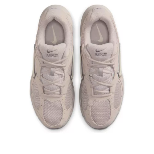 Nike V5 RNR 'Moon Particle Light Brown' alacsony szárú sneaker – termékfotó, oldalnézet