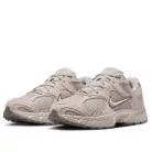 Nike V5 RNR 'Moon Particle Light Brown' alacsony szárú sneaker – termékfotó, oldalnézet