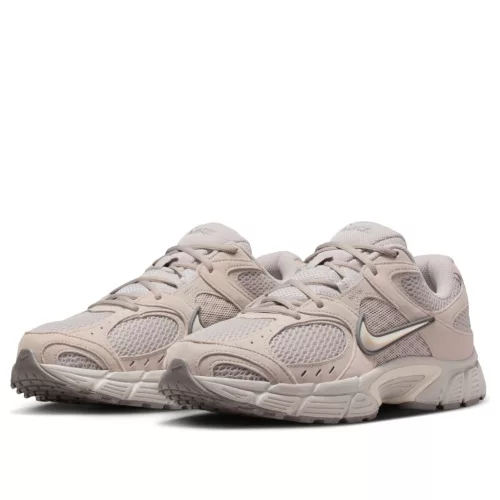 Nike V5 RNR 'Moon Particle Light Brown' alacsony szárú sneaker – termékfotó, oldalnézet