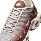 Air Max Plus 'Light Orewood Brown Dark Pony' (Women's) alacsony szárú sneaker – termékfotó, oldalnézet
