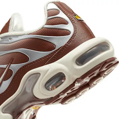 Air Max Plus 'Light Orewood Brown Dark Pony' (Women's) alacsony szárú sneaker – termékfotó, oldalnézet