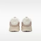 Nike Air Max 90 „Light Orewood Brown” alacsony szárú sneaker – termékfotó, oldalnézet