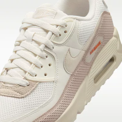 Nike Air Max 90 „Light Orewood Brown” alacsony szárú sneaker – termékfotó, oldalnézet