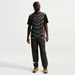 Nike Sportswear Tuned Air Men's Football Shirt Black/Black – termékfotó, oldalnézet