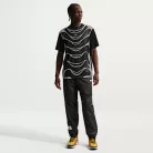 Nike Sportswear Tuned Air Men's Football Shirt Black/Black – termékfotó, oldalnézet