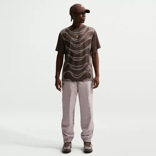 Nike Sportswear Tuned Air Men's Football Shirt Baroque Brown – termékfotó, oldalnézet