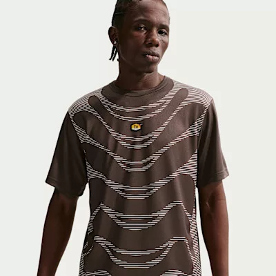 Nike Sportswear Tuned Air Men's Football Shirt Baroque Brown – termékfotó, oldalnézet