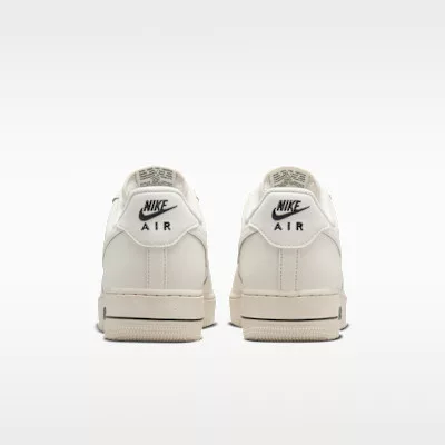 Nike Air Force 1 Low '07 LV8 Phantom Light Orewood Brown alacsony szárú sneaker – termékfotó, oldalnézet