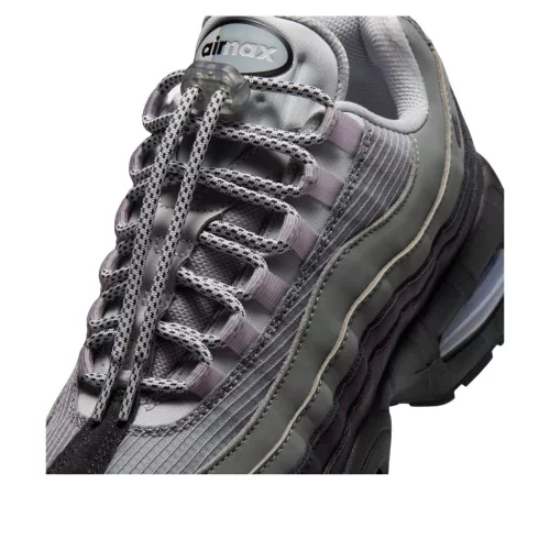 Nike Air Max 95 SE Black Light Smoke Grey alacsony szárú sneaker – termékfotó, oldalnézet