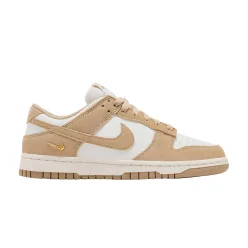 Nike Dunk Low 'Sail White Metallic Gold' (Women's) alacsony szárú sneaker – termékfotó, oldalnézet