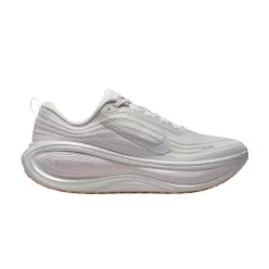 Nike Vomero Plus Speckle Vast Grey Wolf Grey alacsony szárú sneaker – termékfotó, oldalnézet
