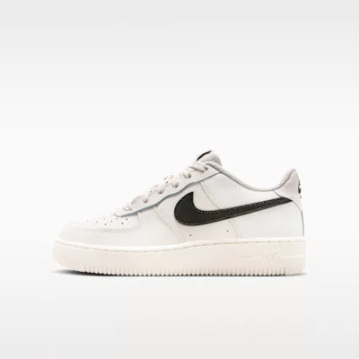 Nike Air Force 1 Low Essential+ Phantom Black (GS) alacsony szárú sneaker – termékfotó, oldalnézet