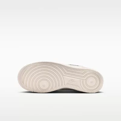 Nike Air Force 1 Low Essential+ Phantom Black (GS) alacsony szárú sneaker – termékfotó, oldalnézet