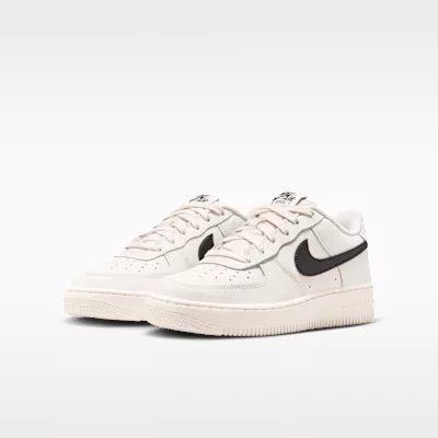 Nike Air Force 1 Low Essential+ Phantom Black (GS) alacsony szárú sneaker – termékfotó, oldalnézet
