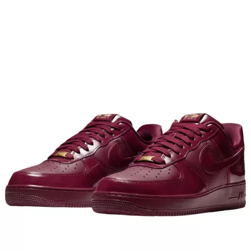 Nike Air Force 1 Low Syna Central Cee Dark Beetroot (UK Exclusive) alacsony szárú sneaker – termékfotó, oldalnézet