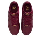 Nike Air Force 1 Low Syna Central Cee Dark Beetroot (UK Exclusive) alacsony szárú sneaker – termékfotó, oldalnézet