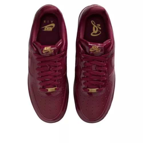 Nike Air Force 1 Low Syna Central Cee Dark Beetroot (UK Exclusive) alacsony szárú sneaker – termékfotó, oldalnézet