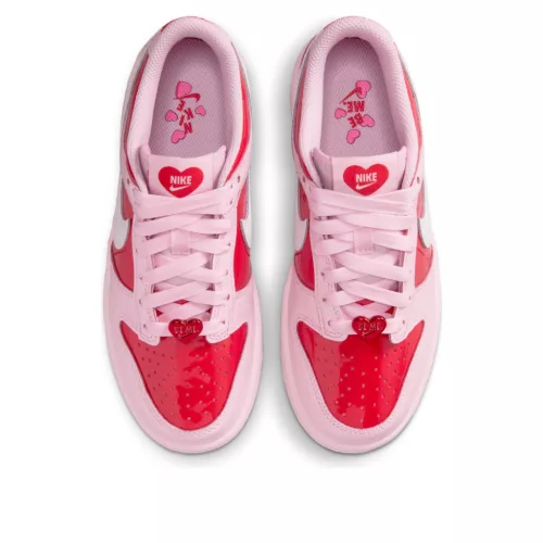 Nike Dunk Low Valentine's Day (2026) (GS) alacsony szárú sneaker – termékfotó, oldalnézet