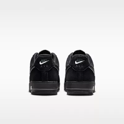 Nike Air Force 1 Low '07 LV8 Black Iron Grey alacsony szárú sneaker – termékfotó, oldalnézet