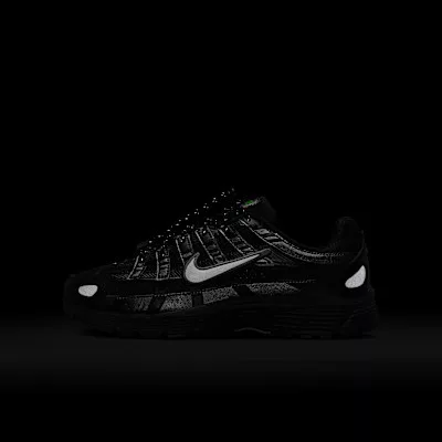 Nike P-6000 Black Metallic Silver Volt Ice (GS) alacsony szárú sneaker – termékfotó, oldalnézet