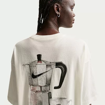Nike Sportswear Classic Women's Oversized Short-Sleeve T-Shirt Sail/Dark Hazel/Dark Hazel – termékfotó, oldalnézet