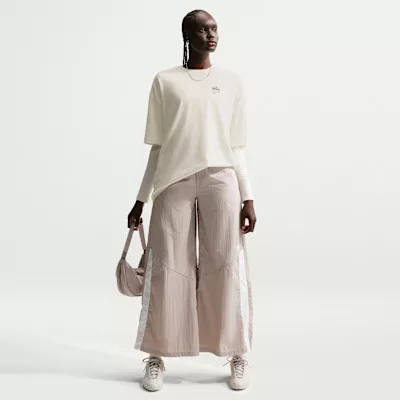 Nike Sportswear Classic Women's Oversized Short-Sleeve T-Shirt Sail/Dark Hazel/Dark Hazel – termékfotó, oldalnézet
