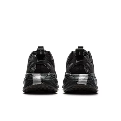 Nike Vomero 18 Disrupt Pack alacsony szárú sneaker – termékfotó, oldalnézet