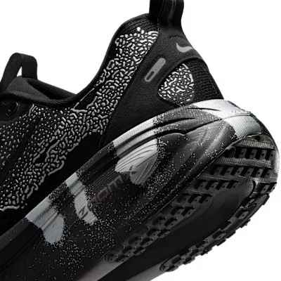 Nike Vomero 18 Disrupt Pack alacsony szárú sneaker – termékfotó, oldalnézet