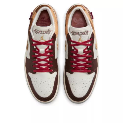 Jordan 1 Low SE Year of the Horse alacsony szárú sneaker – termékfotó, oldalnézet