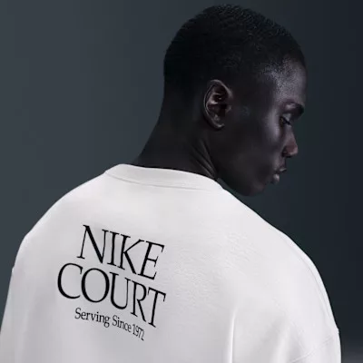 NikeCourt Men's French Terry Crewneck Top Phantom – termékfotó, oldalnézet