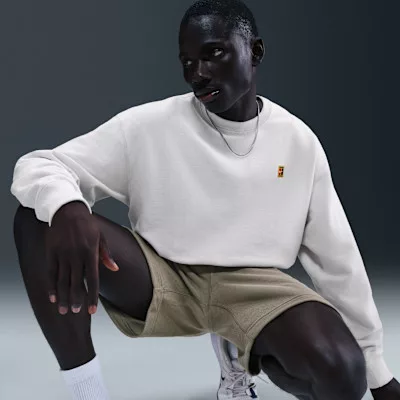 NikeCourt Men's French Terry Crewneck Top Phantom – termékfotó, oldalnézet